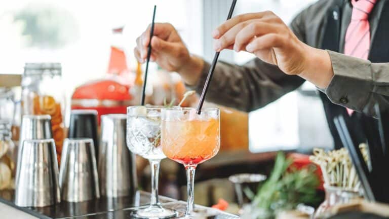 Tips For Organizing a Cocktail Party at Home