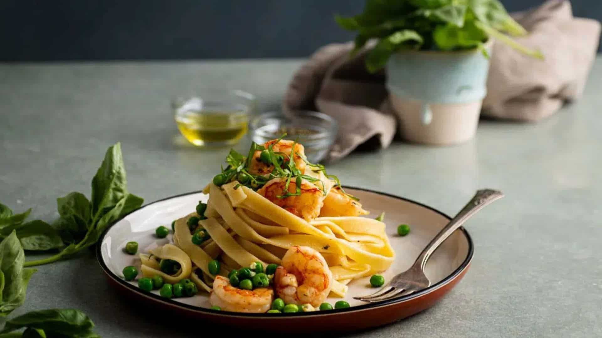 Lemon Fettuccine with Garlic Shrimps