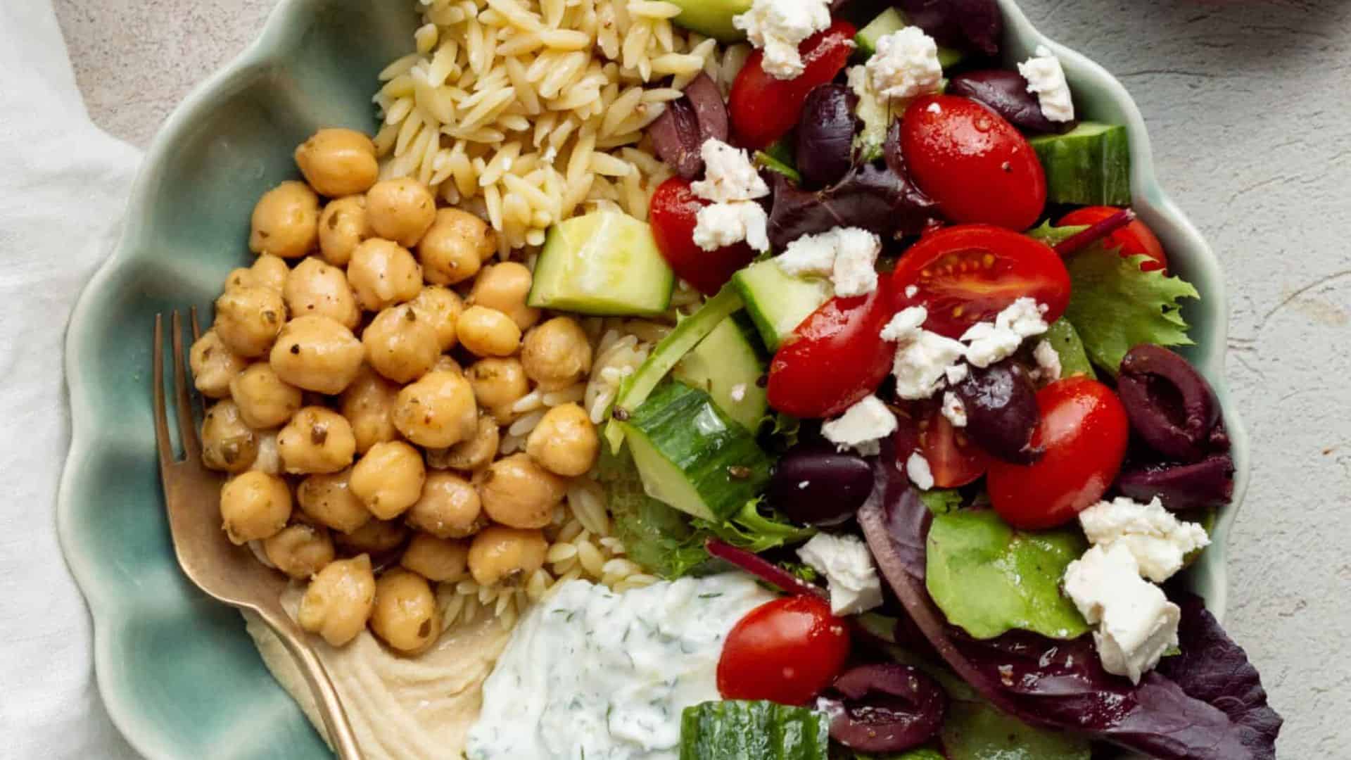 Mediterranean Bowls with Chickpeas